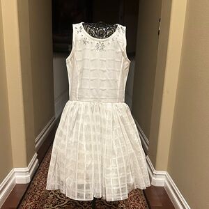 btween White Sleeveless Dress with Embellishments